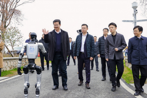 中国电信安徽公司联合华为举办电信首个5G-A&times;AI大上行技术创新暨样板点发布会